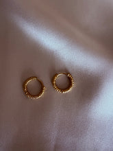 Load image into Gallery viewer, Golden Sparkle
