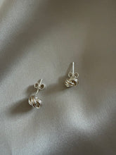 Load image into Gallery viewer, Golden Sparkle
