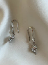 Load image into Gallery viewer, Pearl &amp; Shells
