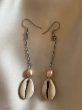 Load image into Gallery viewer, Pearl &amp; Shells
