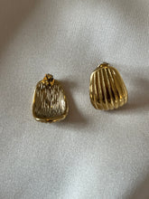 Load image into Gallery viewer, Golden Sparkle
