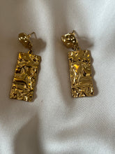 Load image into Gallery viewer, Golden Sparkle
