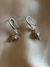 Load image into Gallery viewer, Pearl &amp; Shells
