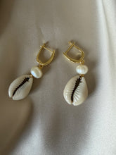 Load image into Gallery viewer, Pearl &amp; Shells
