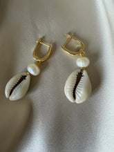 Load image into Gallery viewer, Pearl &amp; Shells
